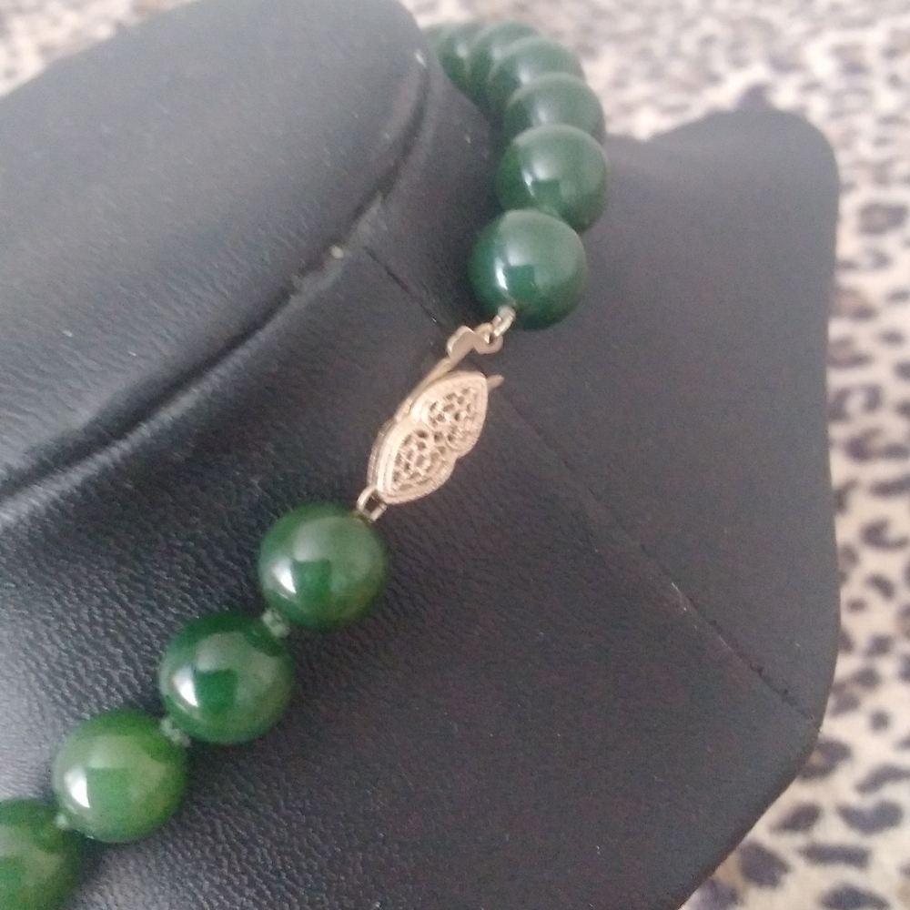 Vintage Necklace Green Jadeite Nephrite 1940s Knotted 14k Clasp - Picture 6 of 8